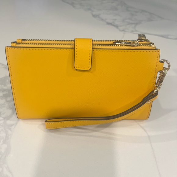 💛Cute. Michel Kors WRISTLET. - Picture 2 of 16